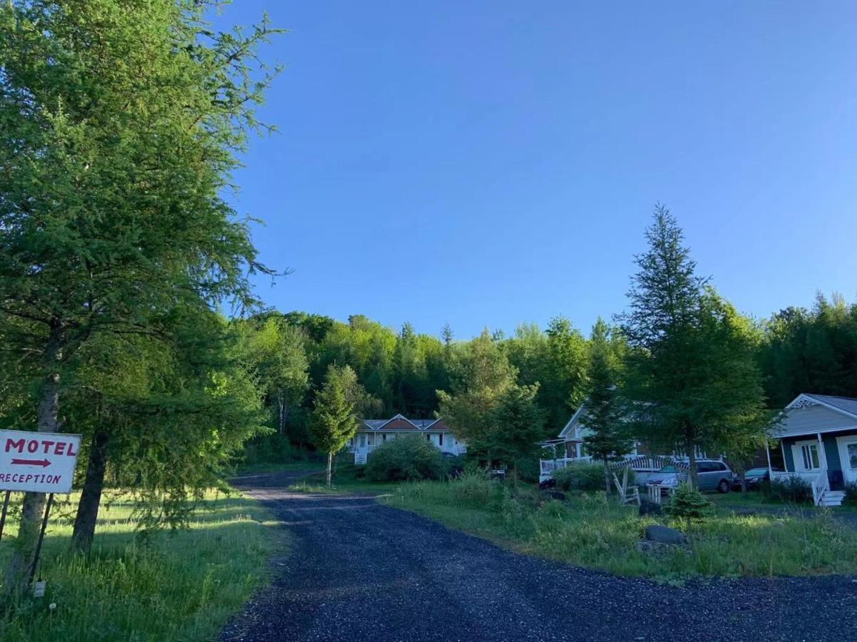 Motel & Chalets --Shefford-Waterloo- Habitation Forest Esterno foto
