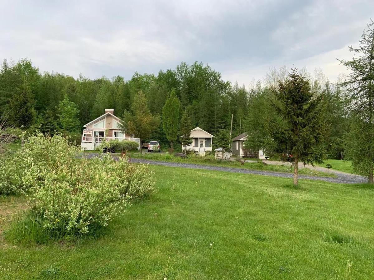Motel & Chalets --Shefford-Waterloo- Habitation Forest Esterno foto