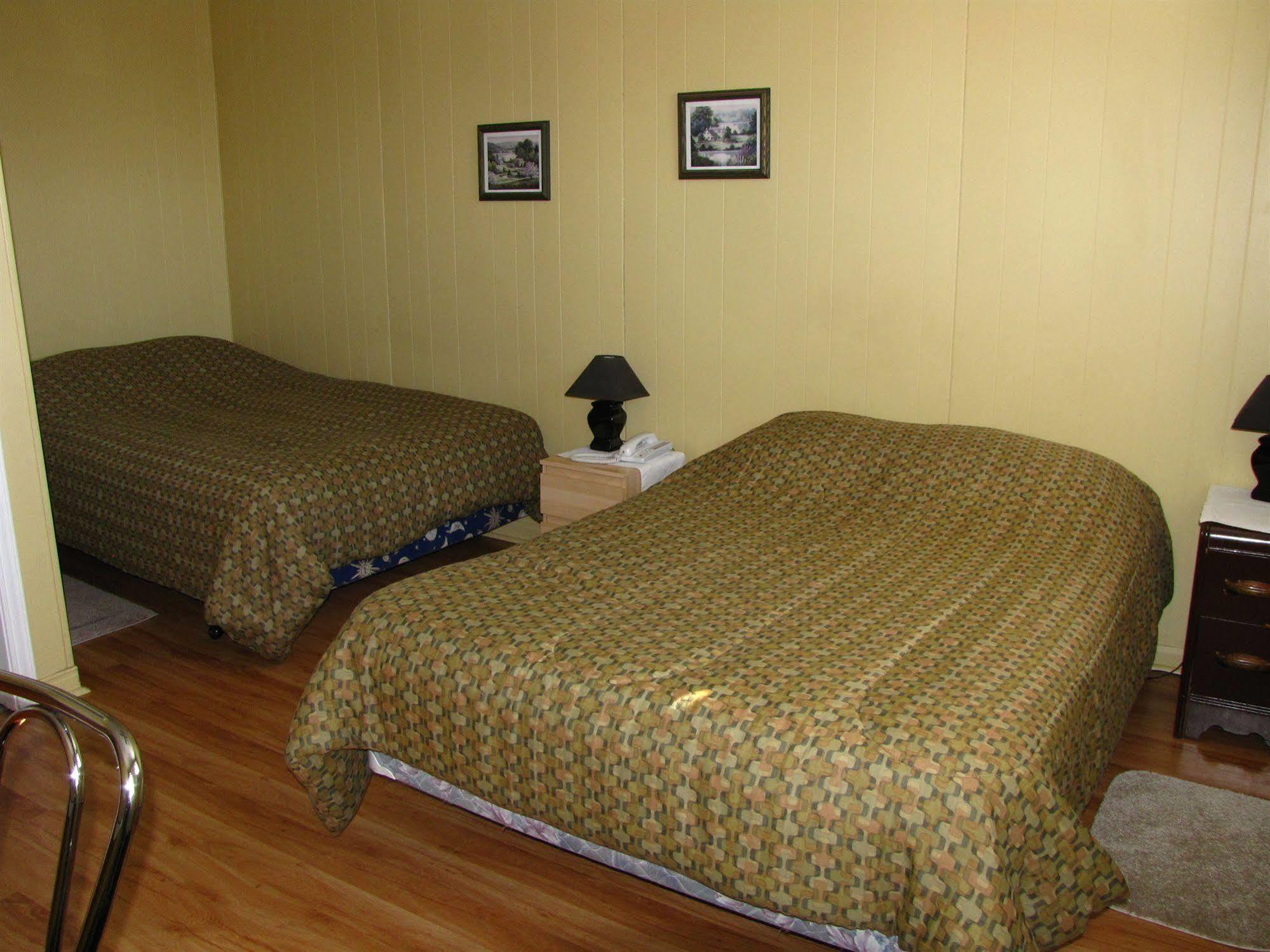 Motel & Chalets --Shefford-Waterloo- Habitation Forest Esterno foto