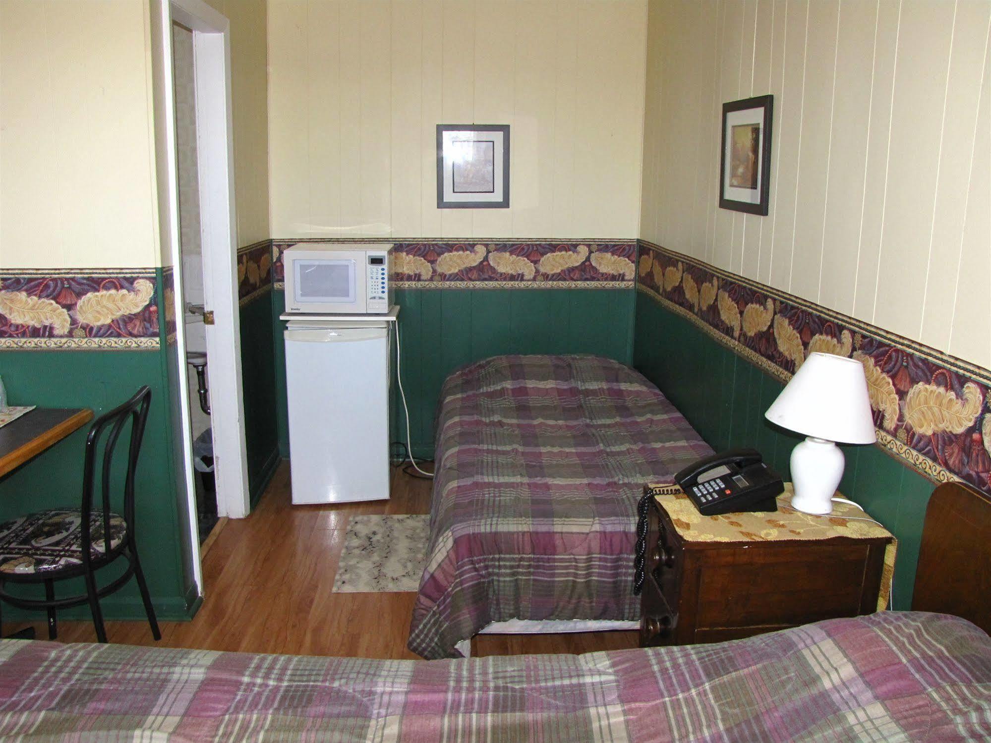 Motel & Chalets --Shefford-Waterloo- Habitation Forest Esterno foto
