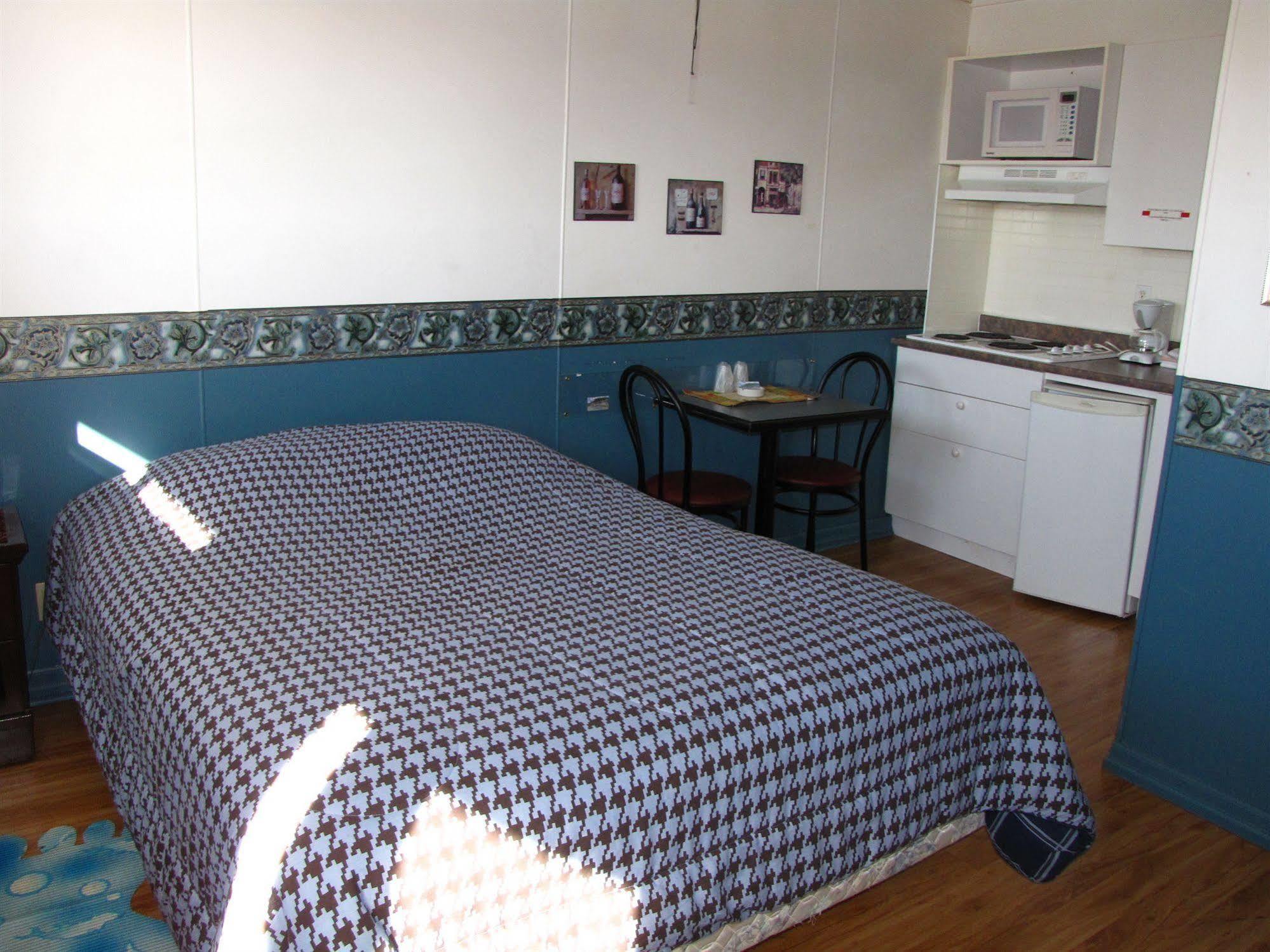 Motel & Chalets --Shefford-Waterloo- Habitation Forest Esterno foto